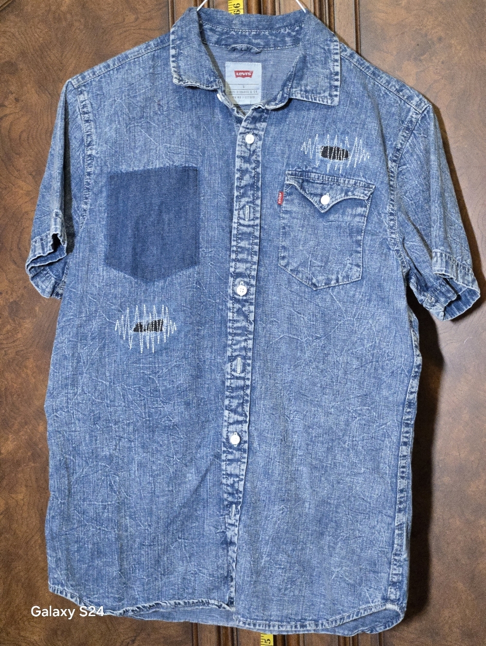 Levi’s Chambray Denim Button Up Shirt Women’s Small Short Sleeve Western Top